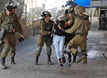 &quot;PrisonersÂ´ Commission&quot; documents arrest certificates of young men who were severely beaten during their arrest