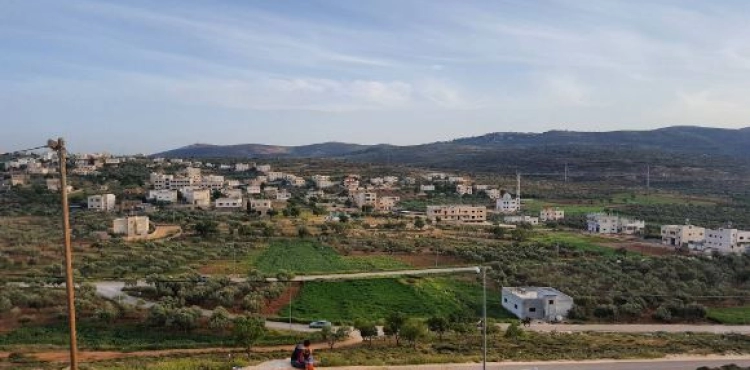 The occupation seizes 3492 dunums of Aqraba lands in Nablus