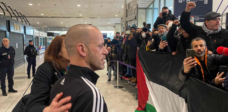 From prison to exile... Salah al-Hamouri arrived in Paris after his expulsion from the occupation