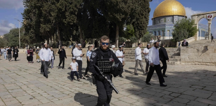 Dozens of settlers storm Al-Aqsa