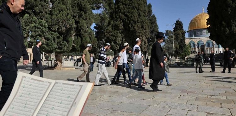 For the second day.. settlers carry out a large-scale storming of Al-Aqsa Mosque