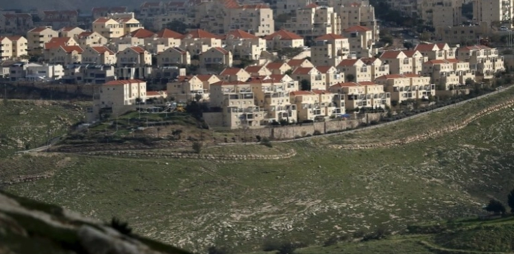 Hebrew newspaper: The Israeli government will legitimize within weeks 70 new settlements and outposts