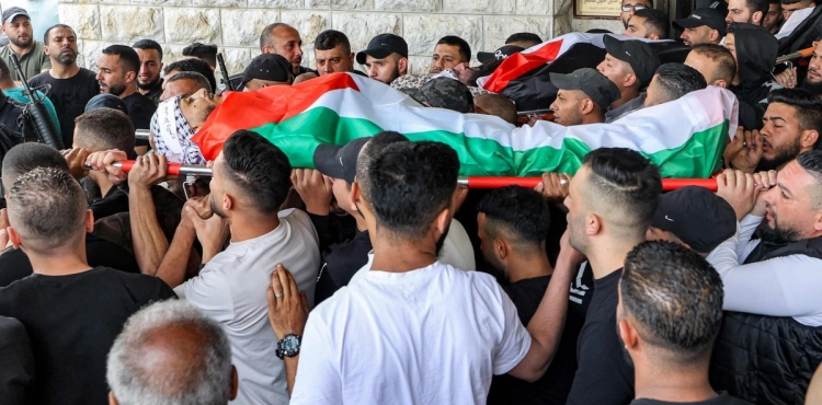 Crowds mourn the bodies of the three martyrs in Nablus