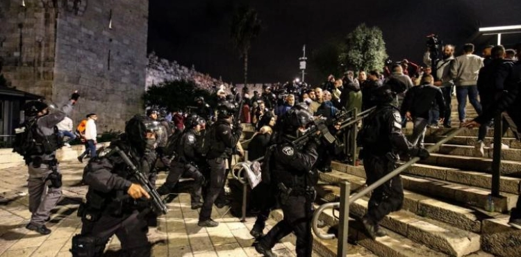 Injuries and arrests during clashes in Bab al-Amud in Jerusalem
