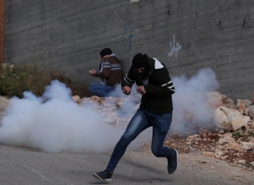 3 Civilians were shot and dozens were suffocated during the occupation&acute;s suppression of the Beit Dajan march, east of Nablus